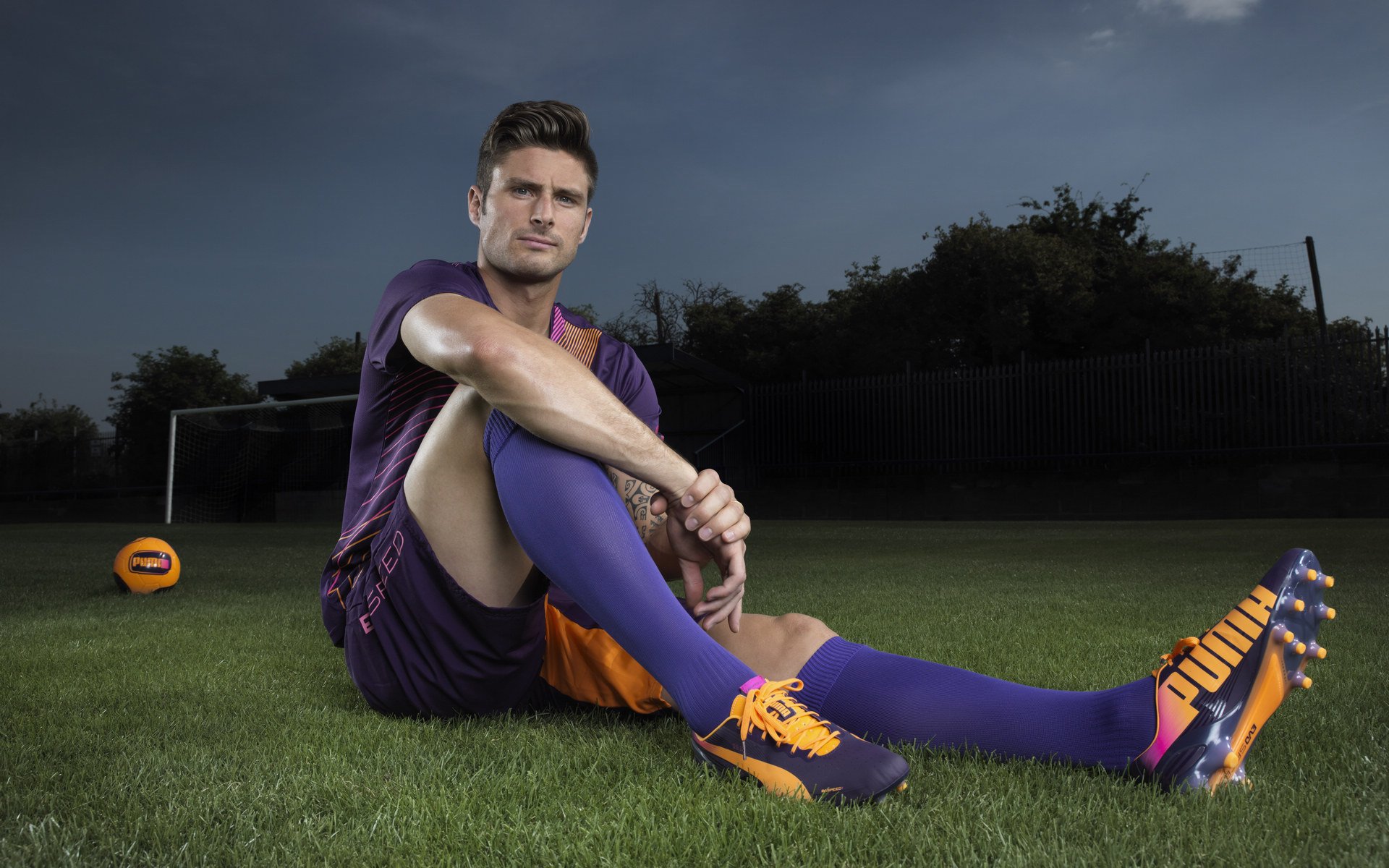 铁壁本泽马，当锋线利刃化身防守坚盾，巴黎对阵摩纳哥的战术奇观