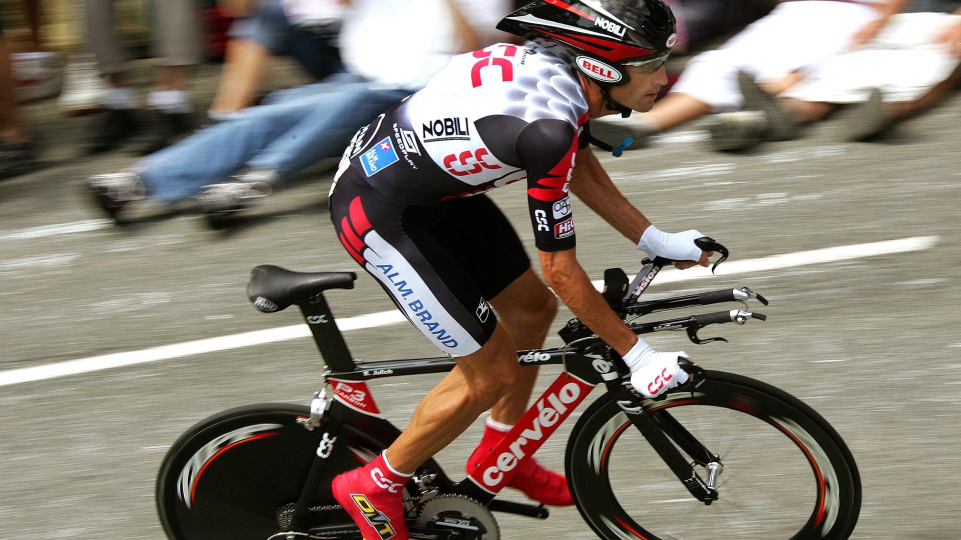 赛道奇迹，佩雷兹驾驶梅赛德斯逆转红牛二队，惊艳四座